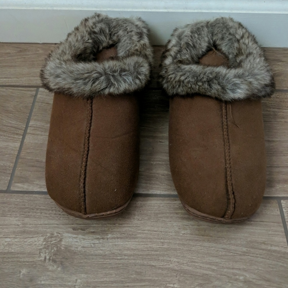 Dear foams size 10 slippers brown